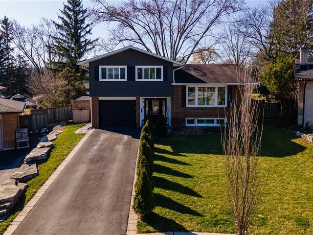 77 Sunrise Crescent Dundas